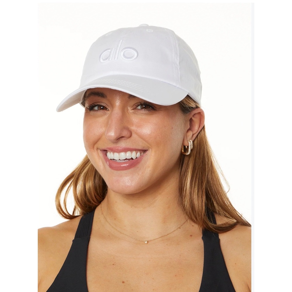 Alo Yoga White Off-Duty soft Baseball Cap Adjustable Hat Embroidered Logo